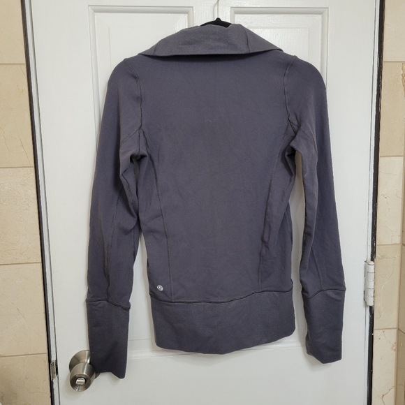 Lululemon in Stride Full zip jacket size 2. - Picture 2 of 8